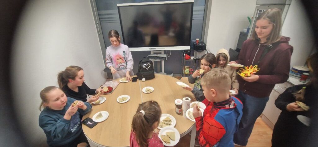 photo_5251402933558439366_y