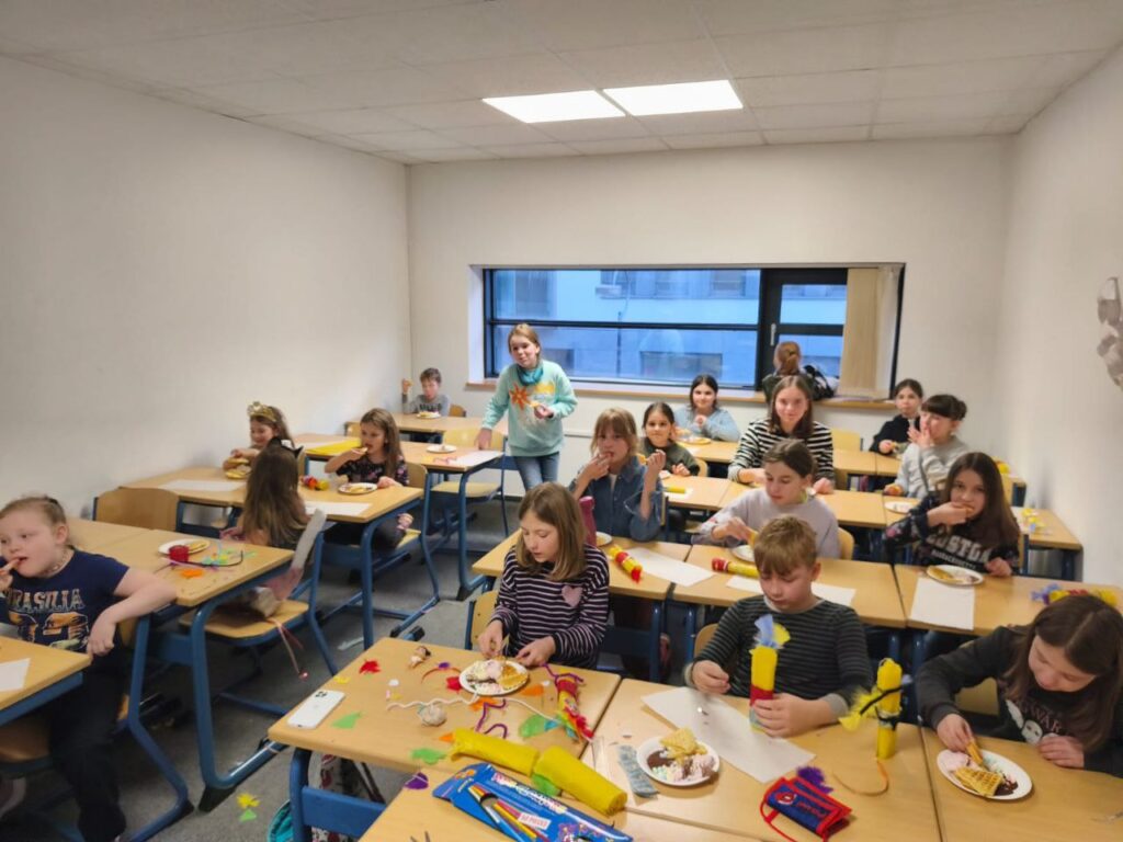 photo_5251402933558439382_y